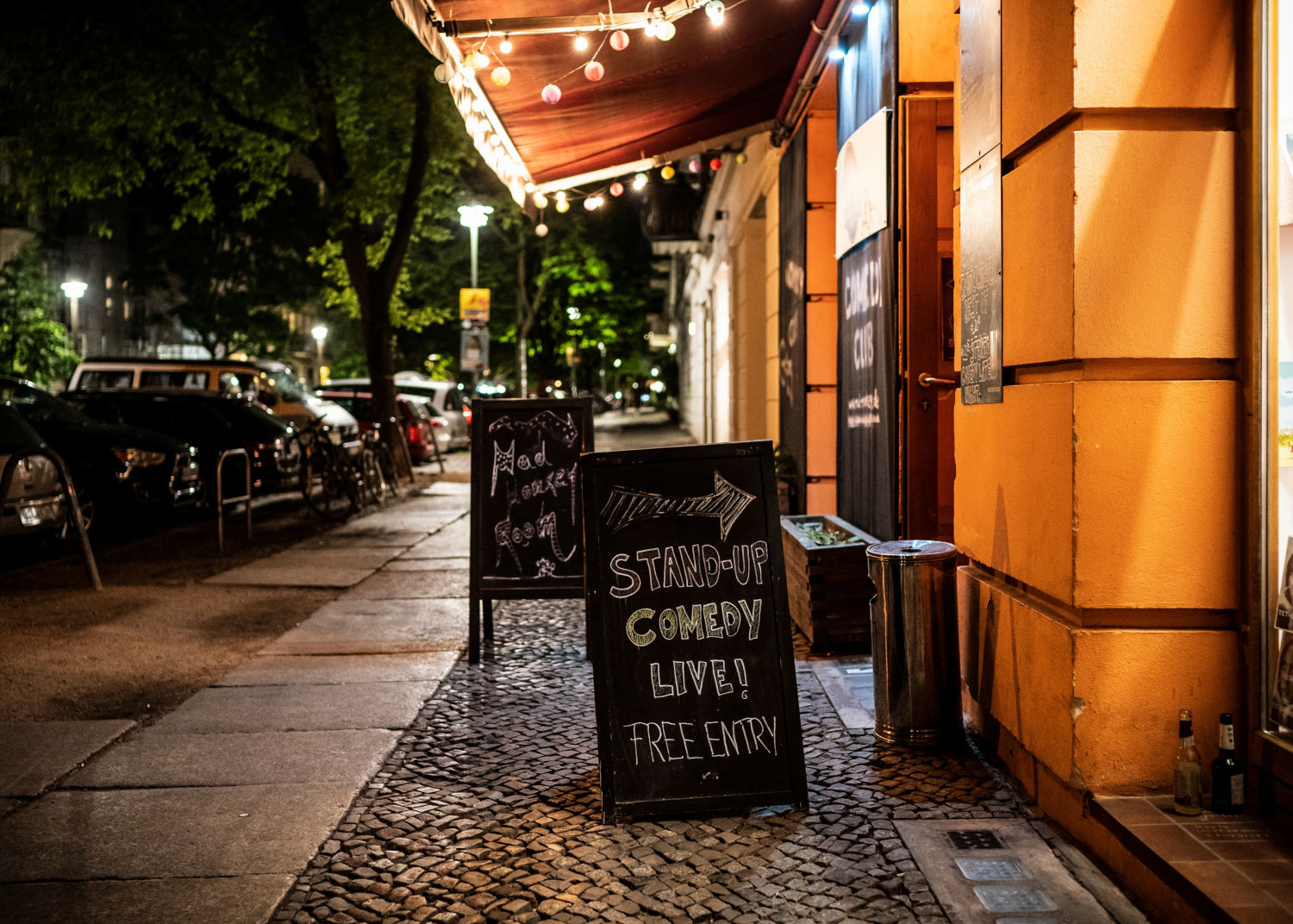 Announcement of the comedy show 'Wilde Ponys' in Berlin
