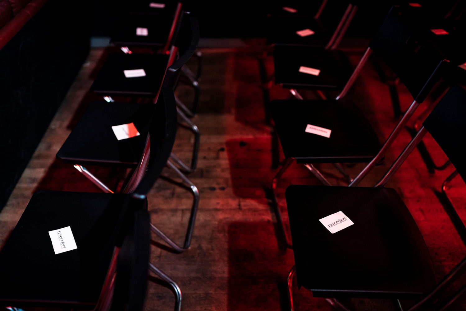 Reservation cards for the Berlin comedy show 'Wilde Ponys'