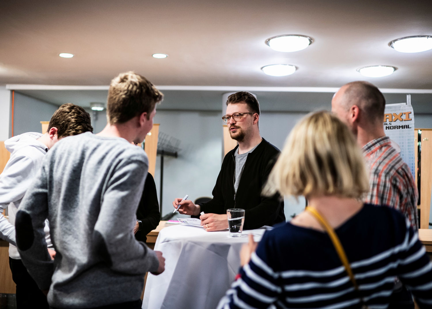 Autograph session with Maxi Gstettenbauer after the show at the Urania venue in Berlin