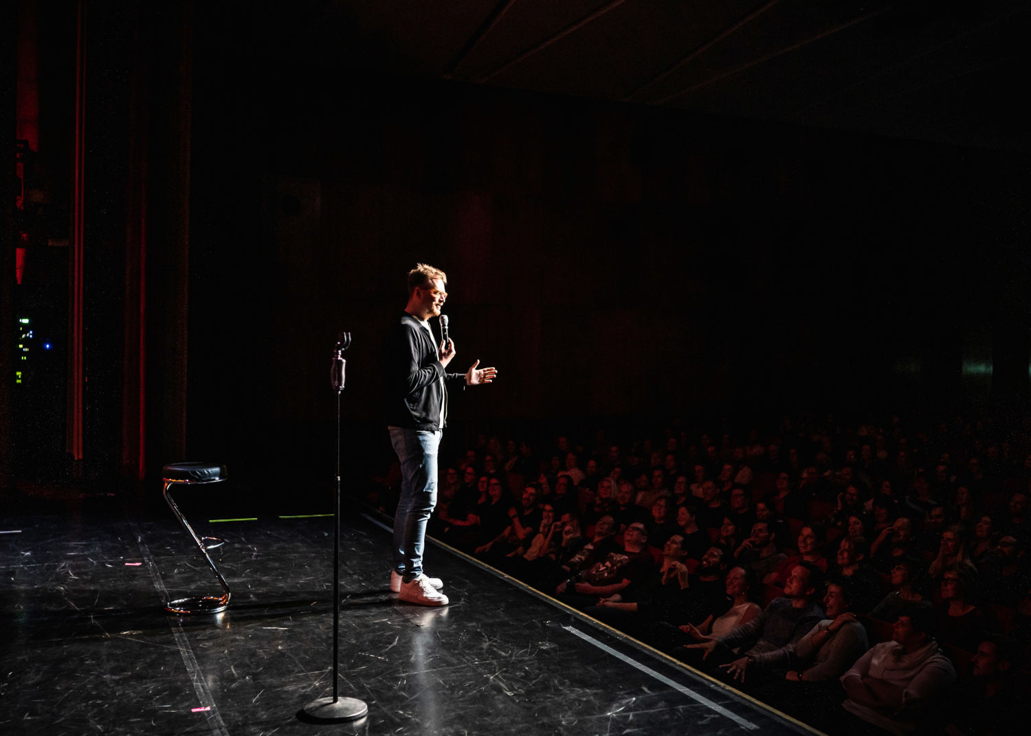 Comedian Maxi Gstettenbauer at a performance at the Berlin Urania venue