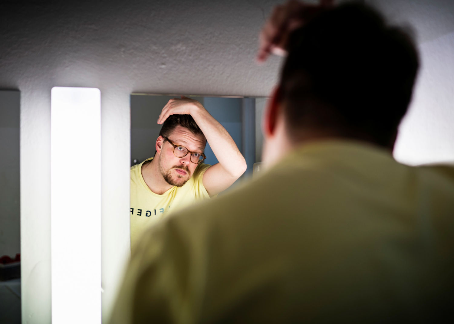 Comedian Maxi Gstettenbauer before the show backstage